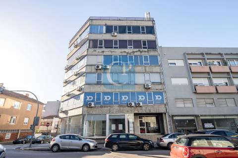 Escritório em edifício de consultórios e serviços