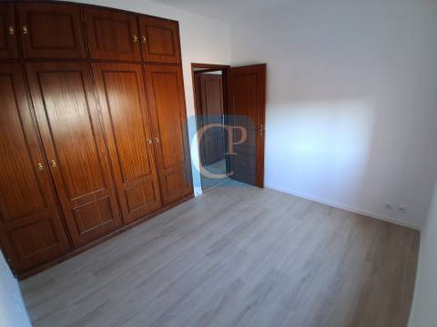Apartamento T2 com varanda à estação do Metro de Campainha, Baguim do Monte