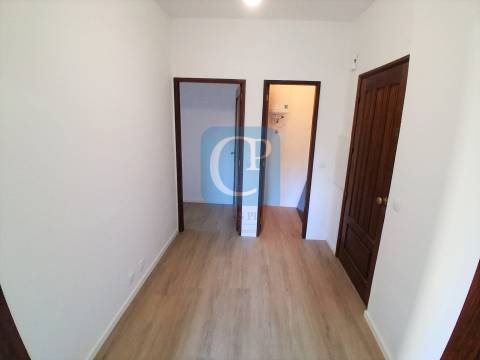 Apartamento T2 com varanda à estação do Metro de Campainha, Baguim do Monte
