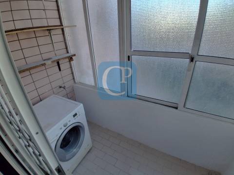Apartamento T2 com varanda à estação do Metro de Campainha, Baguim do Monte