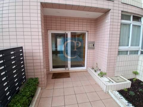 Apartamento T2 com varanda à estação do Metro de Campainha, Baguim do Monte