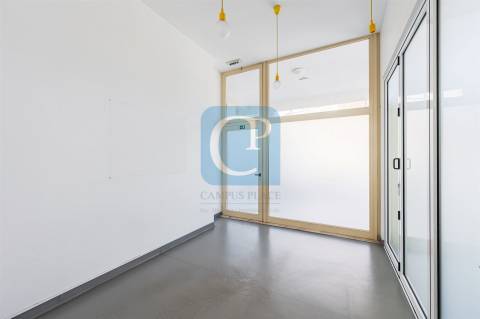 Loja comercial em Matosinhos