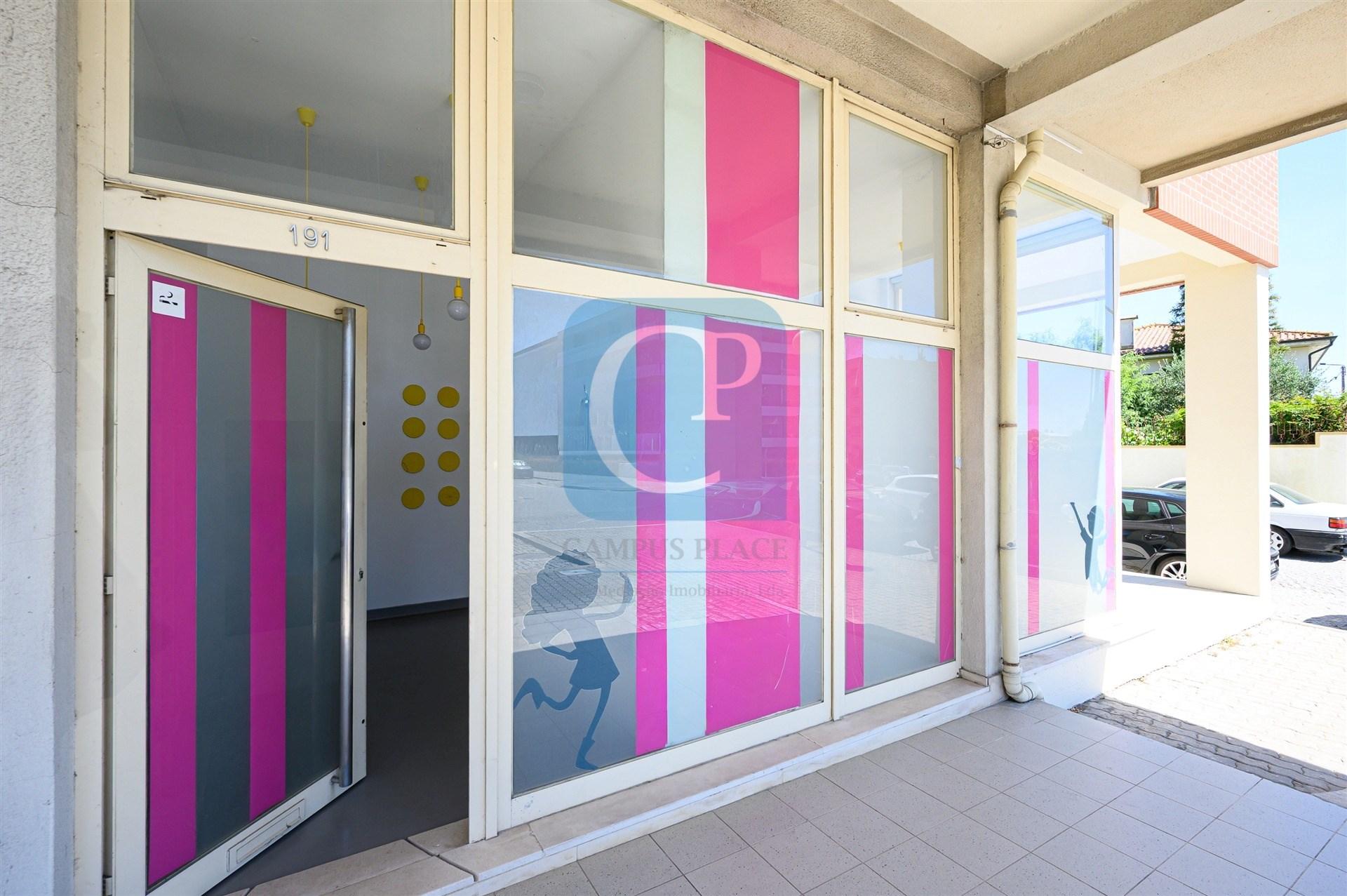 Loja comercial em Matosinhos