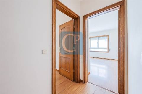 Apartamento T2 com garagem na Senhora da Hora, Matosinhos