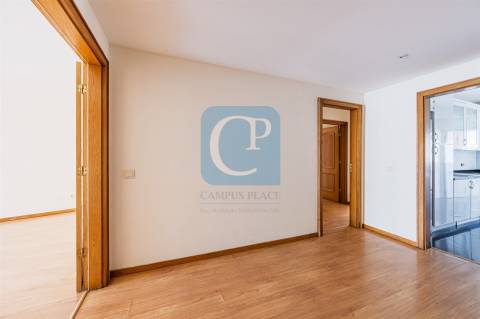 Apartamento T2 com garagem na Senhora da Hora, Matosinhos