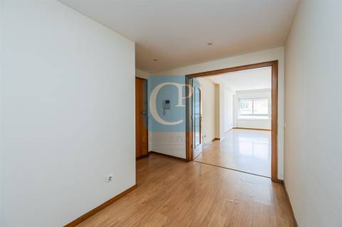 Apartamento T2 com garagem na Senhora da Hora, Matosinhos