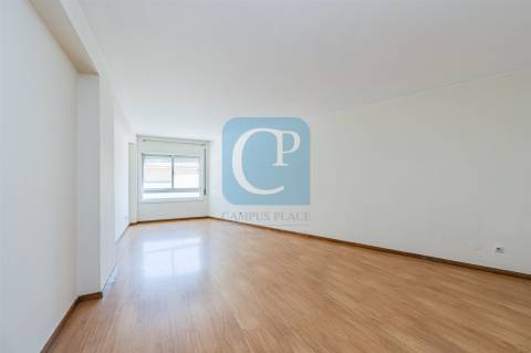 Apartamento T2 com garagem na Senhora da Hora, Matosinhos