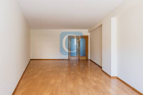 Apartamento T2 com garagem na Senhora da Hora, Matosinhos