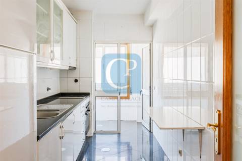 Apartamento T2 com garagem na Senhora da Hora, Matosinhos