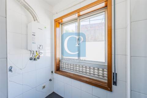 Apartamento T2 com garagem na Senhora da Hora, Matosinhos