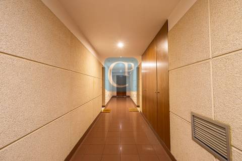 Apartamento T2, junto ao Hospital de São João.