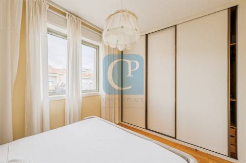 Apartamento T2 com lugar de garagem de arrumos nos Caulinos