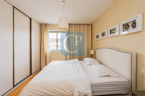 Apartamento T2 com lugar de garagem de arrumos nos Caulinos