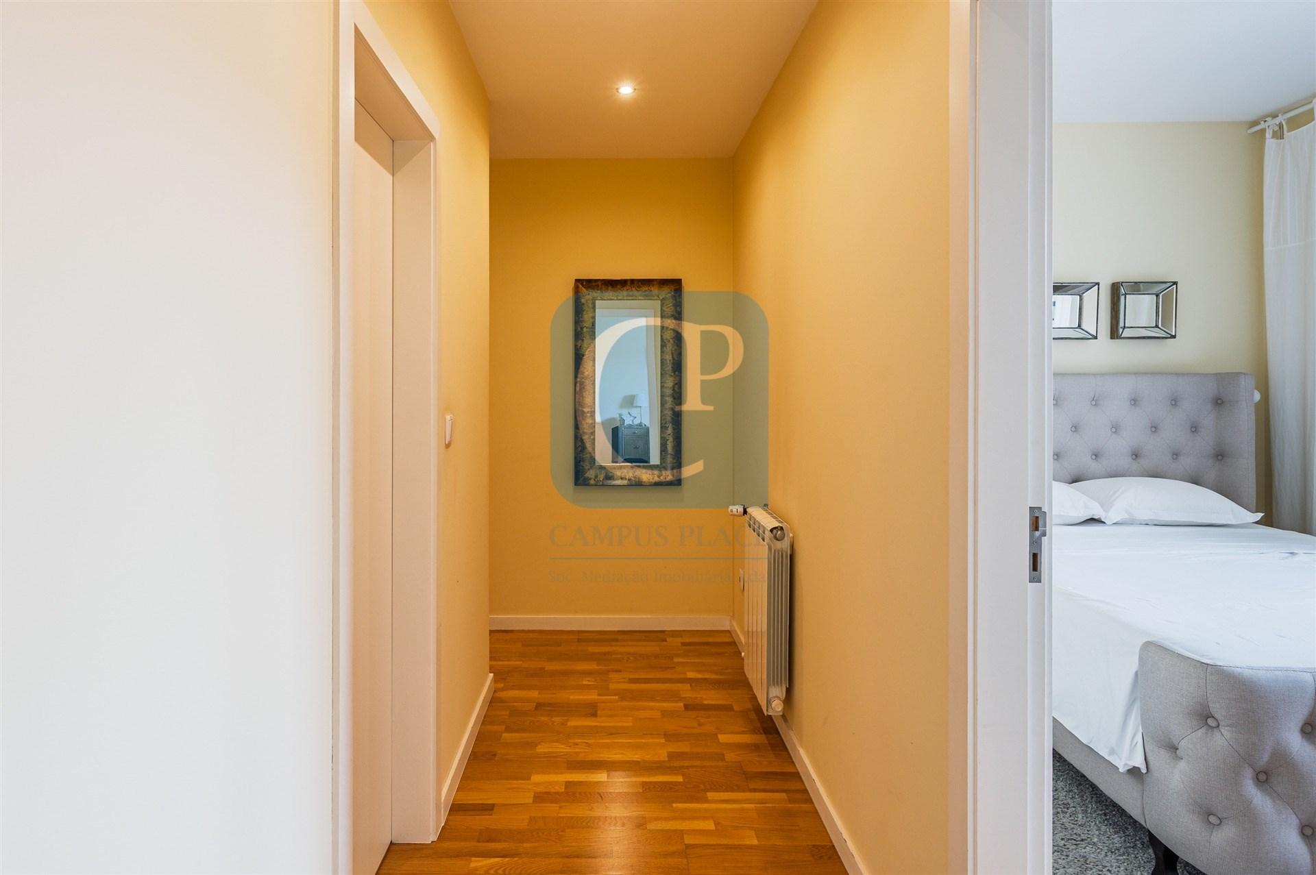 Apartamento T2 com lugar de garagem de arrumos nos Caulinos
