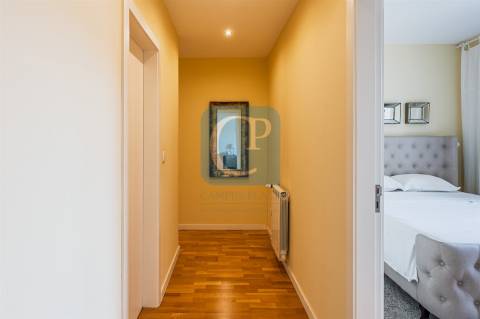 Apartamento T2 com lugar de garagem de arrumos nos Caulinos