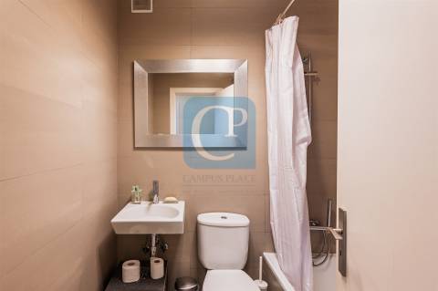 Apartamento T2 com lugar de garagem de arrumos nos Caulinos