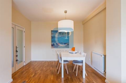 Apartamento T2 com lugar de garagem de arrumos nos Caulinos