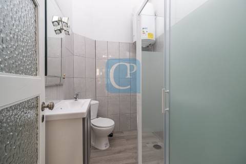 Andar Moradia T2 Remodelado à Serpa Pinto, Porto
