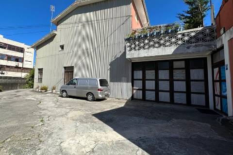 Armazém com Terreno de 2700m2 na Póvoa de Varzim