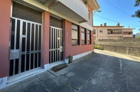 Armazém com Terreno de 2700m2 na Póvoa de Varzim