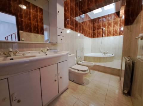 Moradia T3 p/ Arrendamento Anual em 1ª Linha de Mar em Vila do Conde
