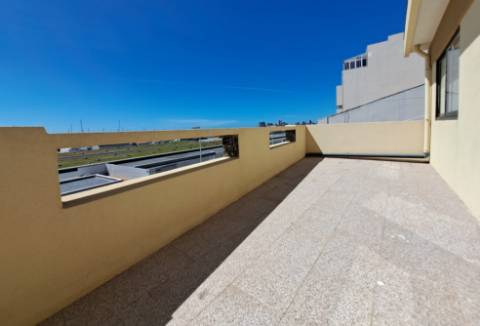 Moradia T3 p/ Arrendamento Anual em 1ª Linha de Mar em Vila do Conde

