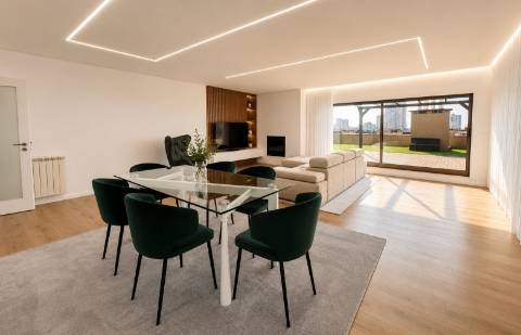 Penthouse T3 Totalmente Renovada na Póvoa de Varzim