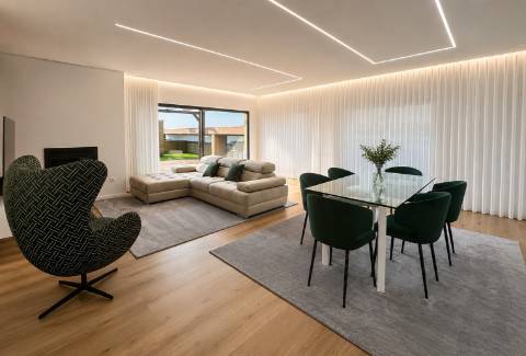 Penthouse T3 Totalmente Renovada na Póvoa de Varzim