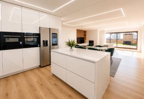 Penthouse T3 Totalmente Renovada na Póvoa de Varzim