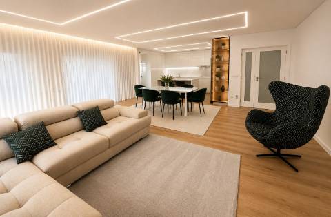 Penthouse T3 Totalmente Renovada na Póvoa de Varzim