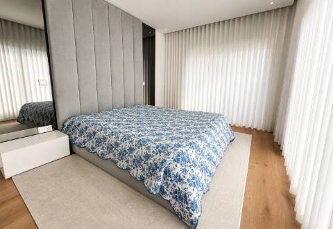 Penthouse T3 Totalmente Renovada na Póvoa de Varzim