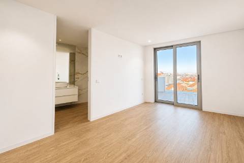 Penthouse T3 Nova em 1ª Linha de Mar em Vila do Conde