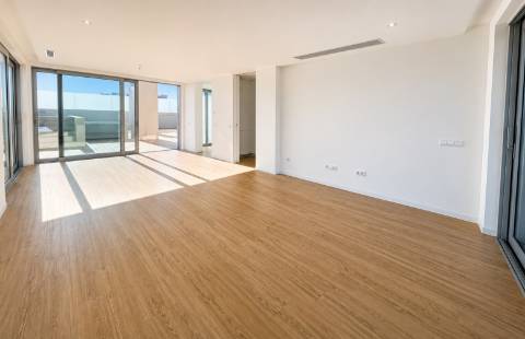 Penthouse T3 Nova em 1ª Linha de Mar em Vila do Conde