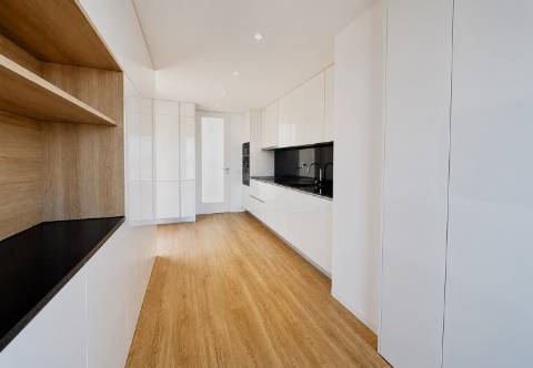 Penthouse T3 Nova em 1ª Linha de Mar em Vila do Conde