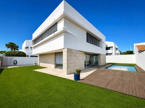 Moradia T4 com Piscina em Esposende