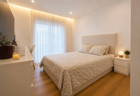 Apartamento T4 com Terraço na Póvoa de Varzim
