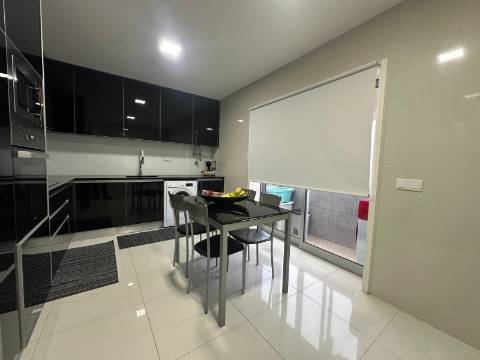 T2 Duplex com Terraço e Vistas de Mar em Caxinas Vila do Conde
