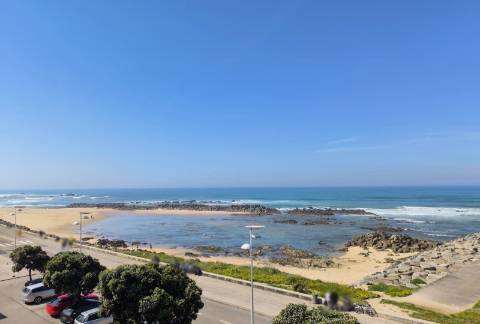 T2 Duplex com Terraço em 1ª Linha de Mar em Vila do Conde
