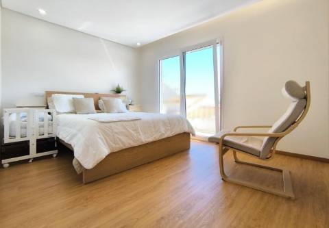 T2 Duplex com Terraço em 1ª Linha de Mar em Vila do Conde
