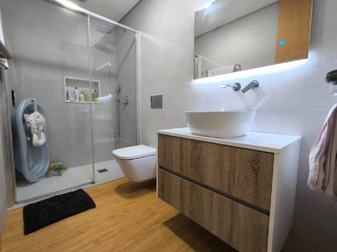 T2 Duplex com Terraço em 1ª Linha de Mar em Vila do Conde
