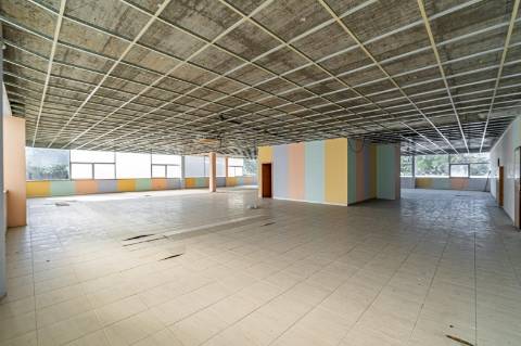 Espaço Comercial com 4.300 m² para Arrendamento
