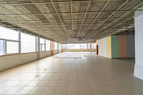 Espaço Comercial com 4.300 m² para Arrendamento