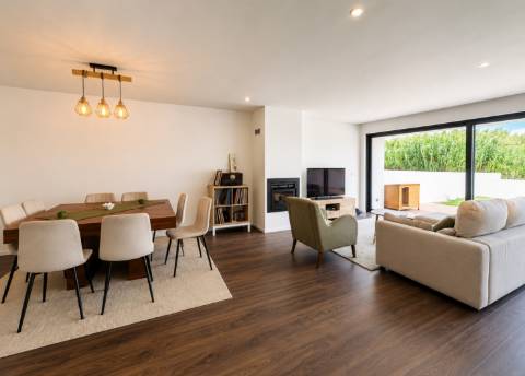 Moradia T3 +1 como Nova Junto ao Outlet em Vila Chã, Vila do Conde