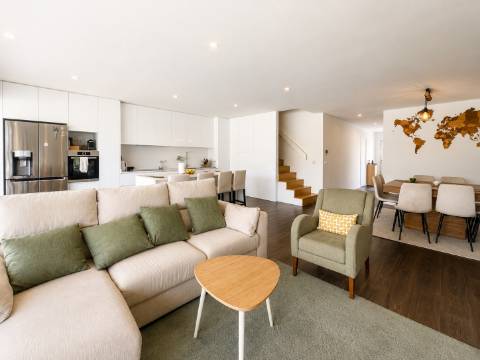 Moradia T3 +1 como Nova Junto ao Outlet em Vila Chã, Vila do Conde