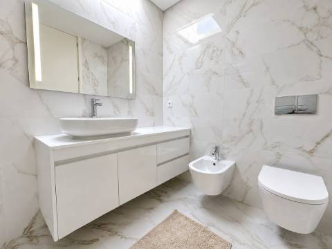 Moradia T3 +1 como Nova Junto ao Outlet em Vila Chã, Vila do Conde