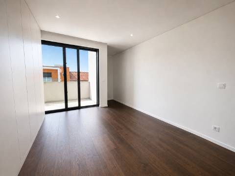 Moradia T3 +1 como Nova Junto ao Outlet em Vila Chã, Vila do Conde