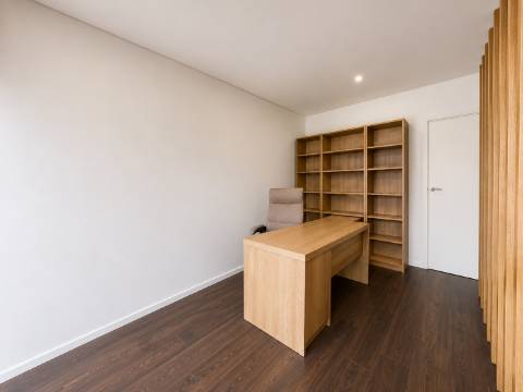 Moradia T3 +1 como Nova Junto ao Outlet em Vila Chã, Vila do Conde
