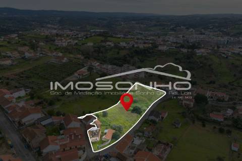 Terreno com 4107m2, Casa em ruínas e Anexos