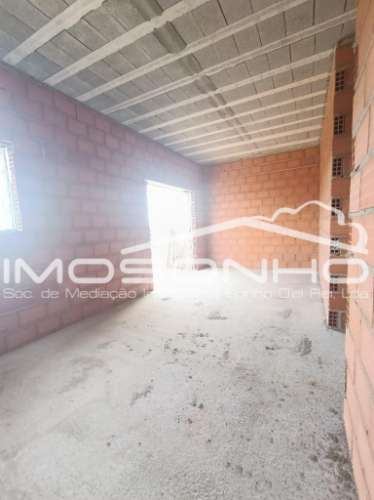 Moradia T4, geminada pela garagem