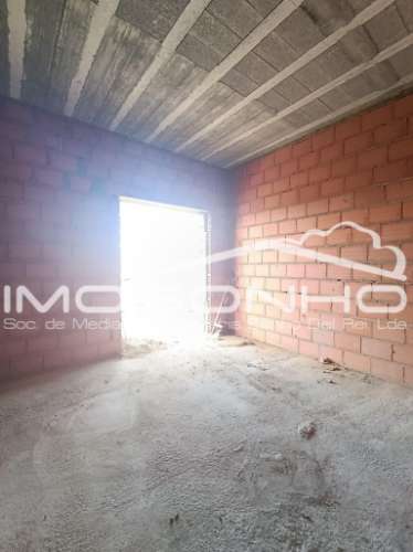 Moradia T4, geminada pela garagem